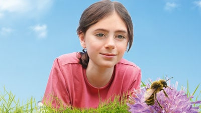 La campagne de marque d’Abeille Assurances reprend son vol et débarque sur Netflix